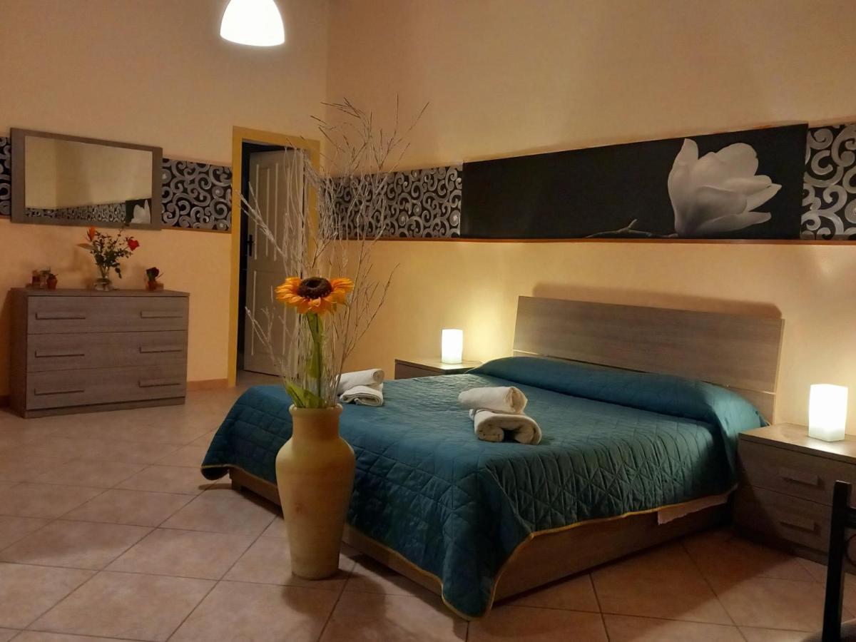 Villa Laura Apartment Giardini Naxos Eksteriør billede