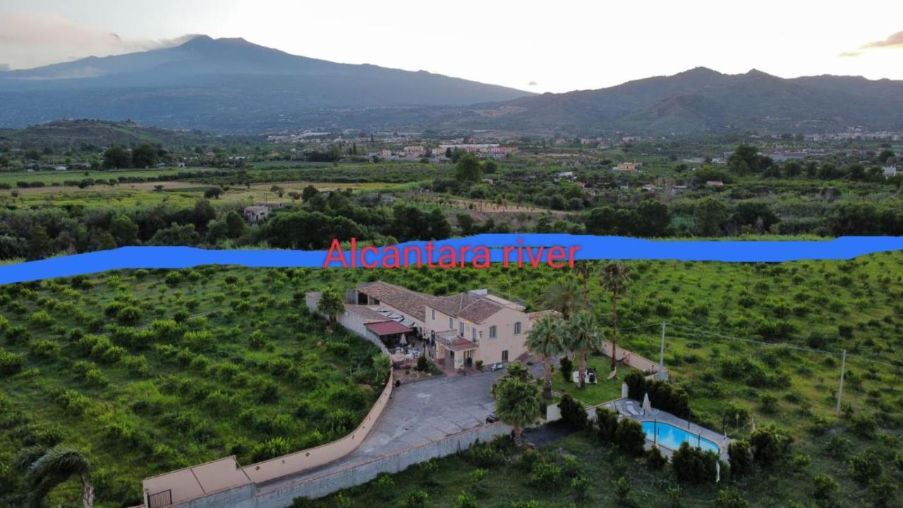 Villa Laura Apartment Giardini Naxos Eksteriør billede