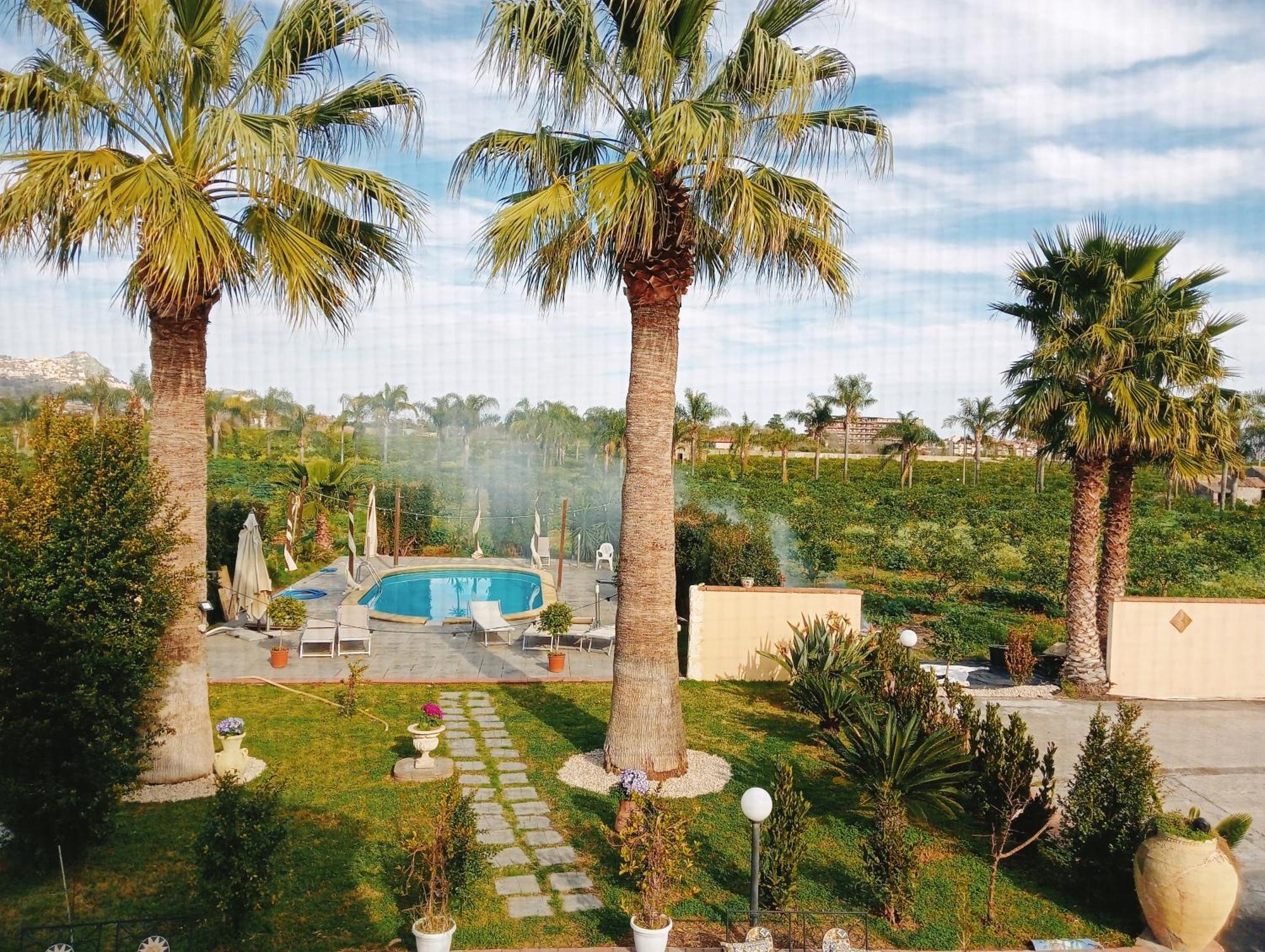 Villa Laura Apartment Giardini Naxos Eksteriør billede