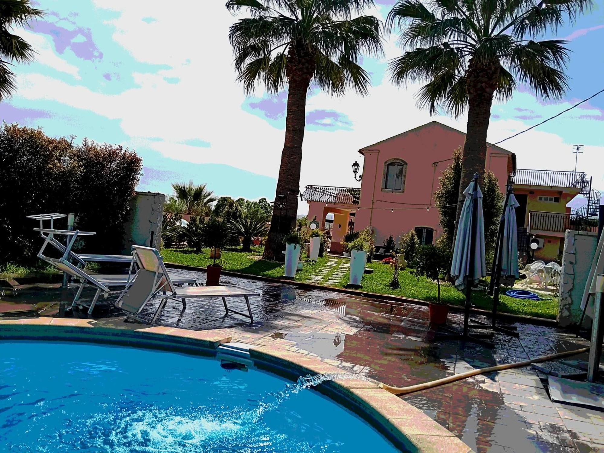 Villa Laura Apartment Giardini Naxos Eksteriør billede