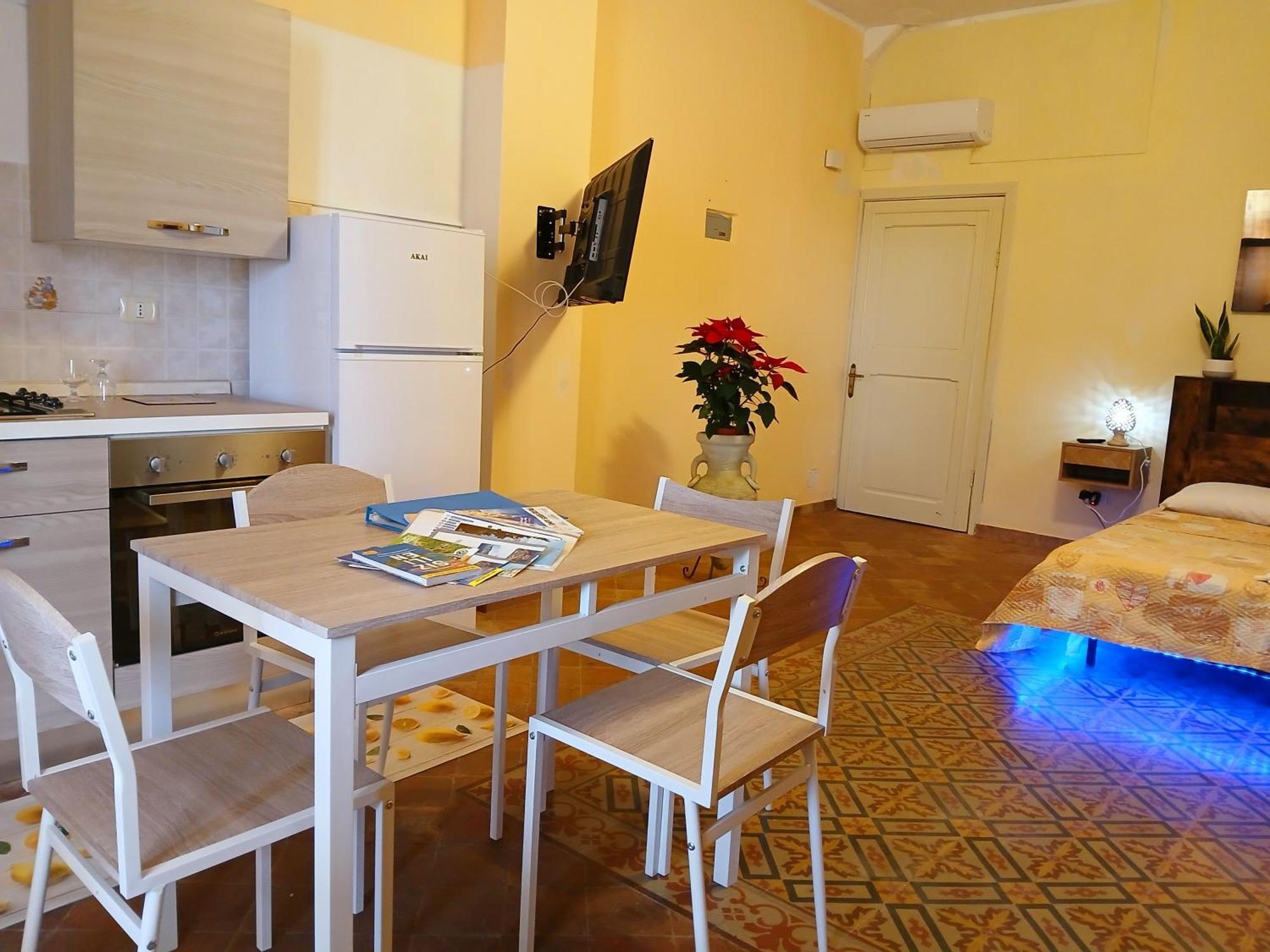 Villa Laura Apartment Giardini Naxos Eksteriør billede